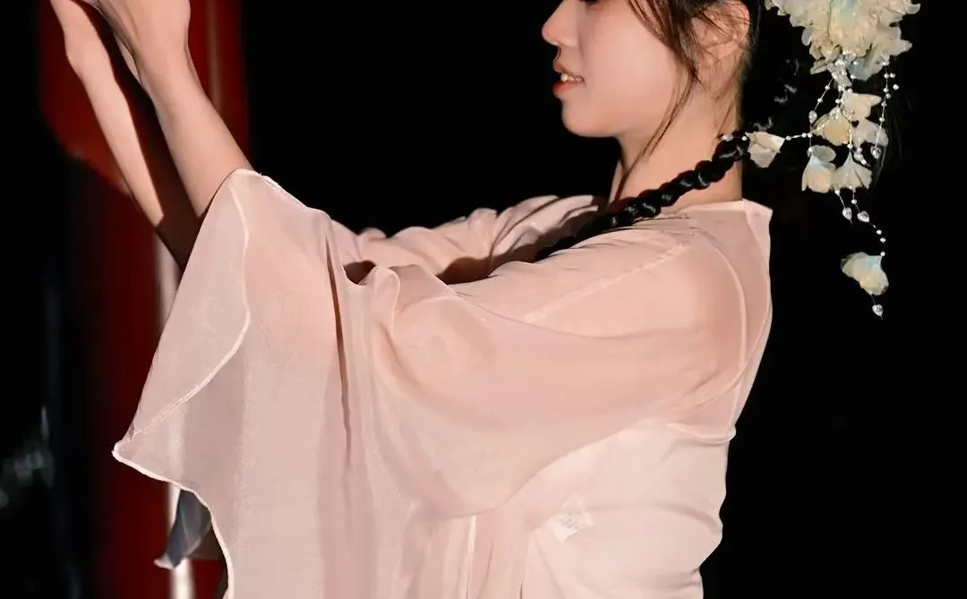 手冻的红红的🤣🥹