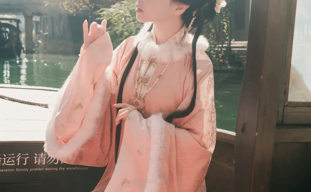 白露降，早着凉～汉服小姐姐～