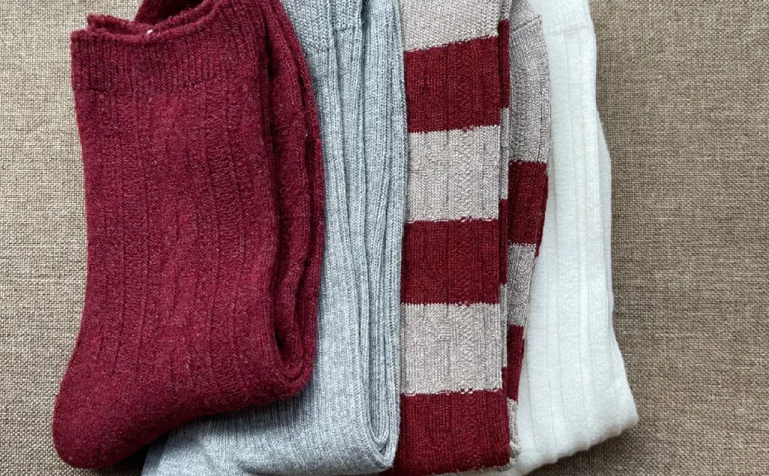 被问爆的酒红袜！显白到拍不出它的美