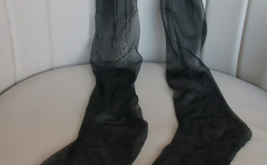 超丝滑！清透细腻的窄边吊带袜！