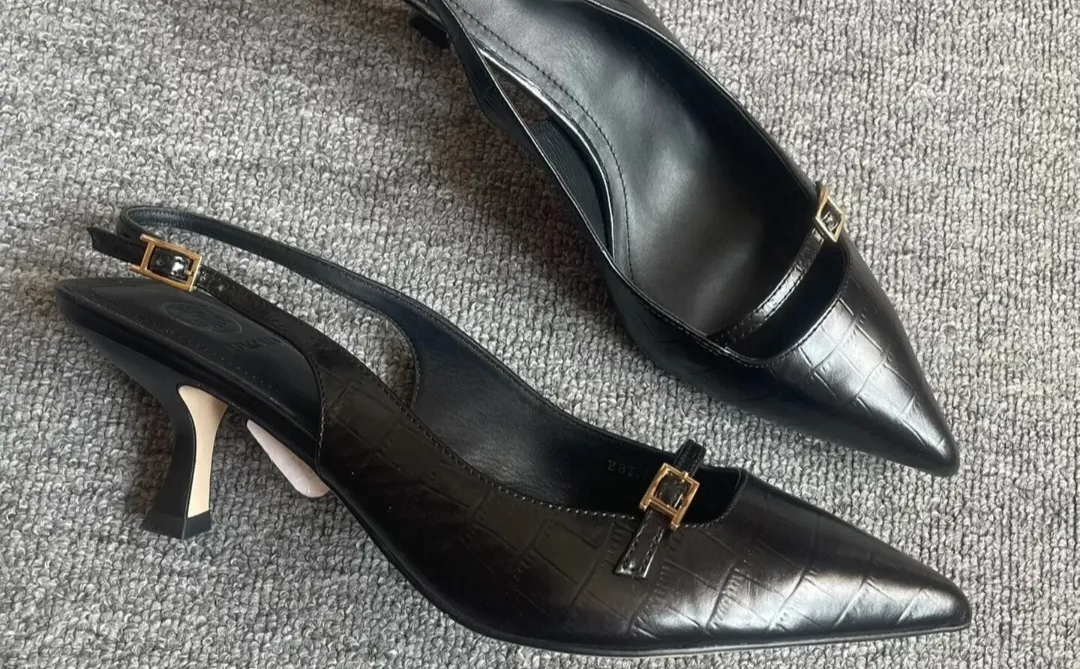 黑色尖头气质高跟凉鞋