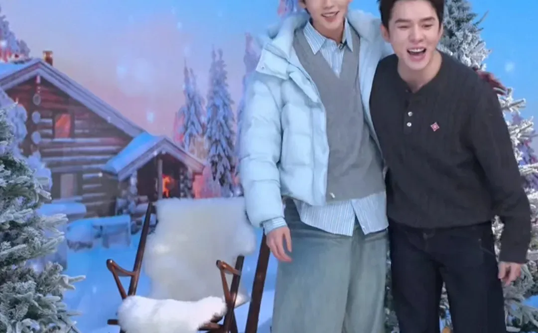 李老头在毕雯珺身材很小鸟依人诶