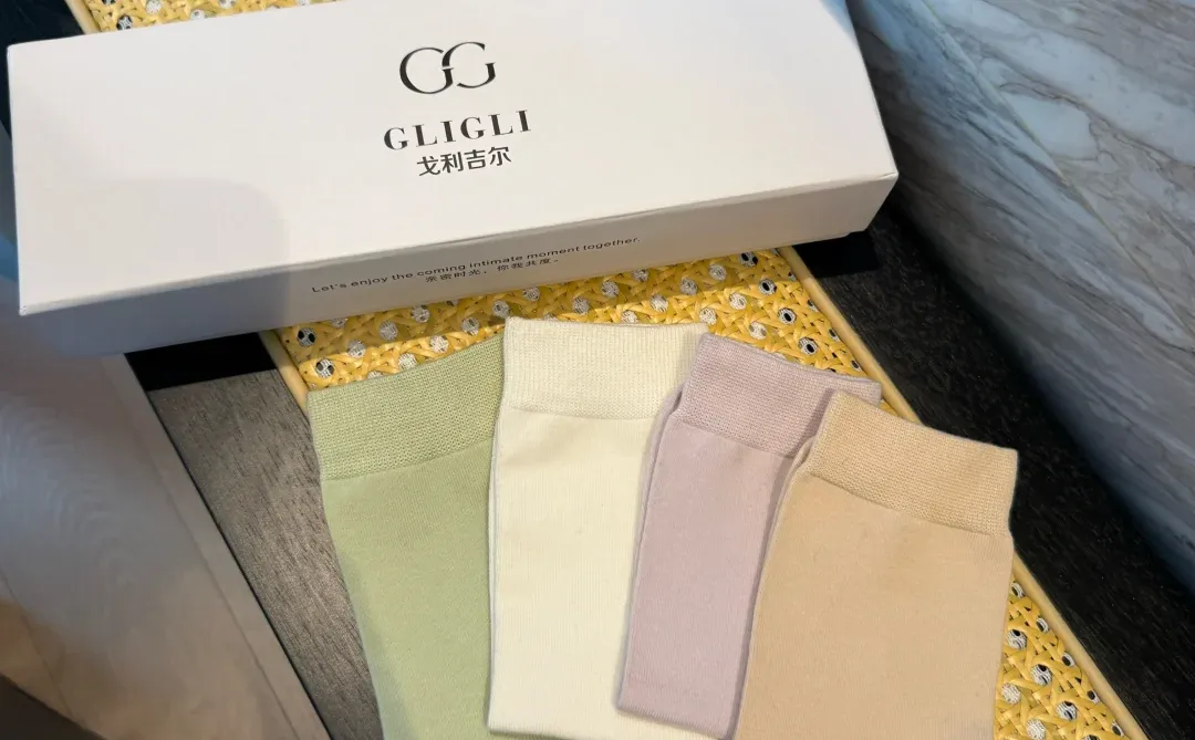 GLIGLI裸氨白袜！软糯保暖还耐穿✨