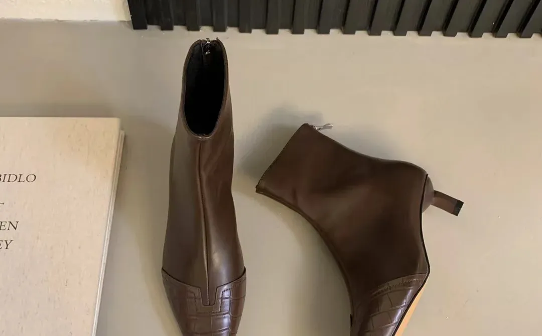 高跟尖头短靴清货59.9💰