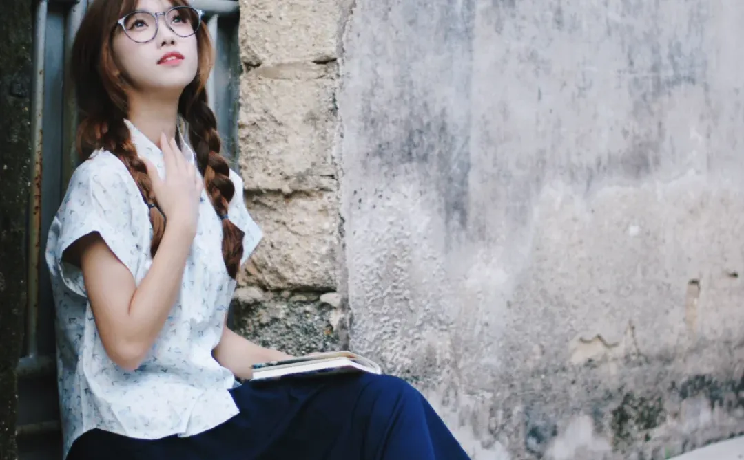 这是村里新来的女知青嘛？