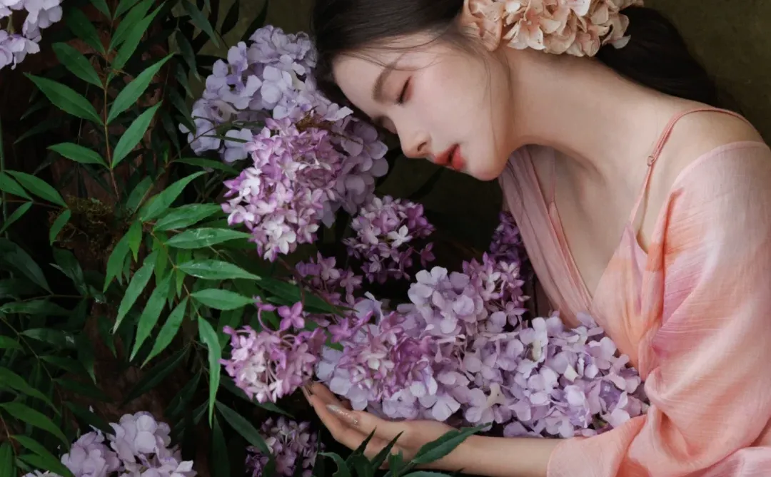 &ldquo;一抹柔粉 半阙东方&rdquo;好喜欢粉袍新中式&hellip;