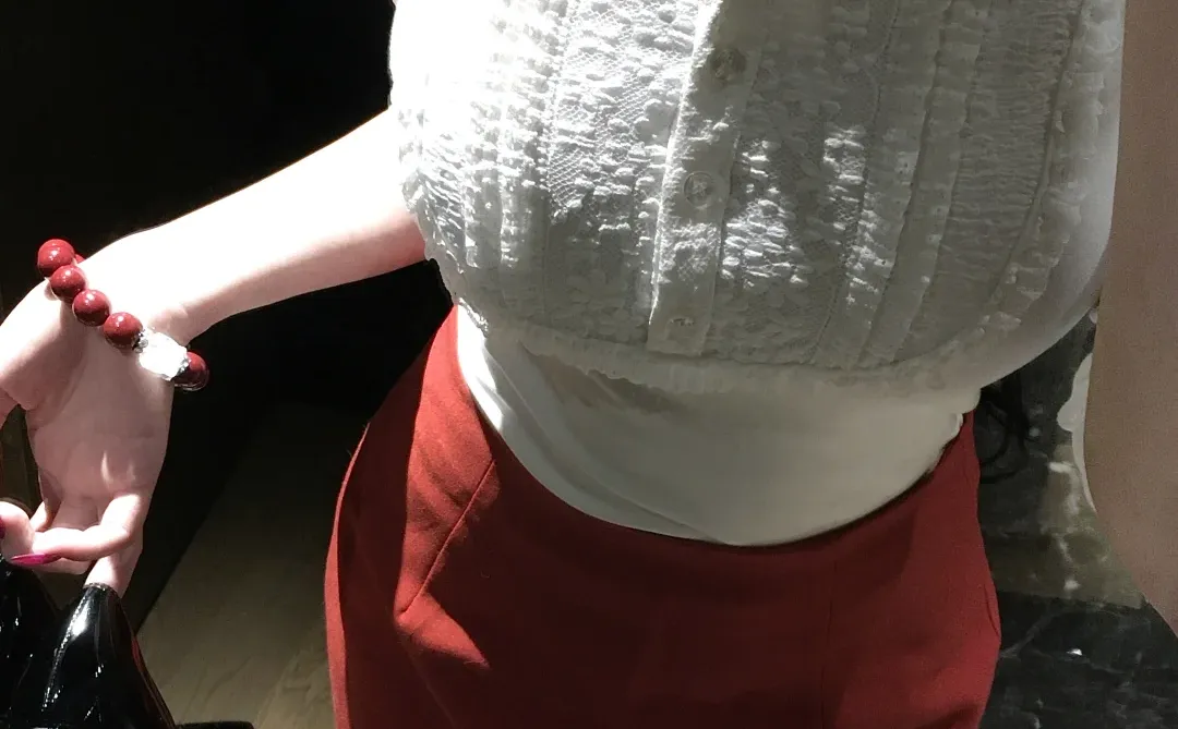 🫦女人过冬：大波浪+红裙+红底细高跟