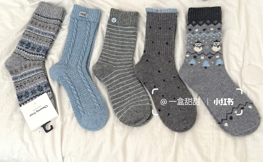 秋冬氛围感🧦灰蓝色羊毛袜真的好韩啊啊～