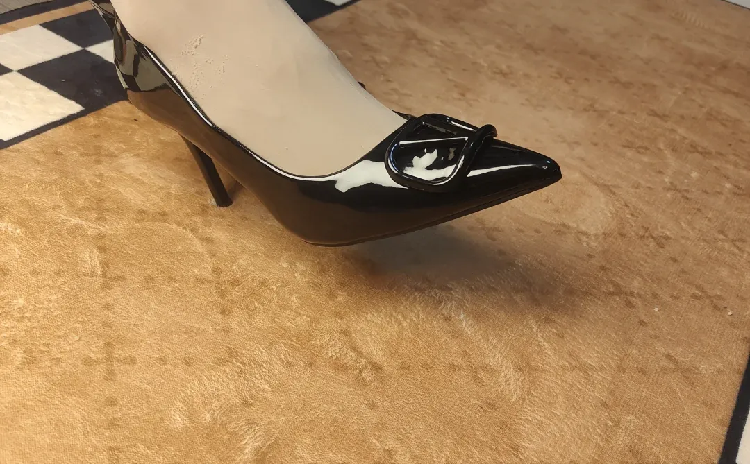 这双黑色高跟鞋真的太美啦！！！