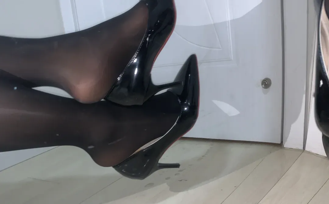 高跟鞋走路好累