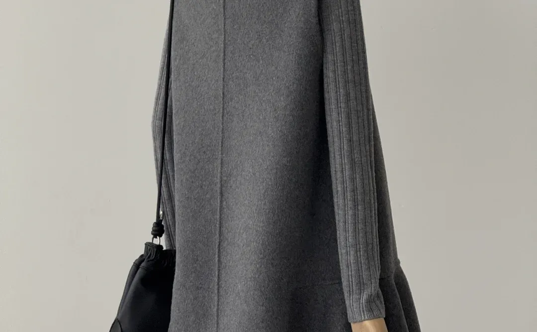 马甲裙的复古迷人气息~越简单越耐看