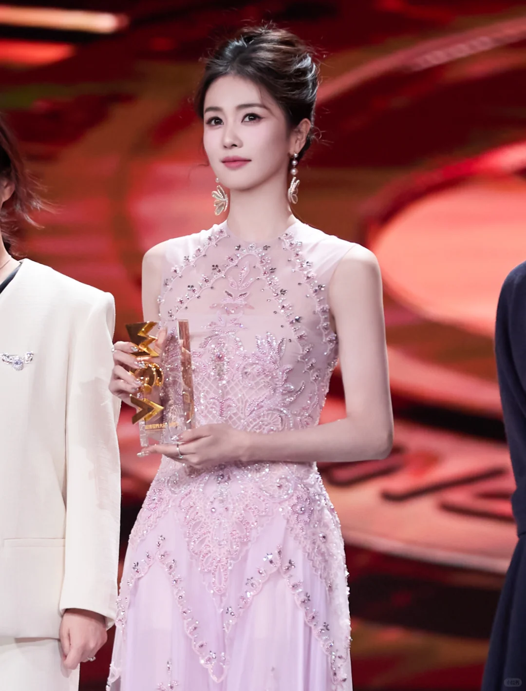 白鹿全球热度上升至TOP4