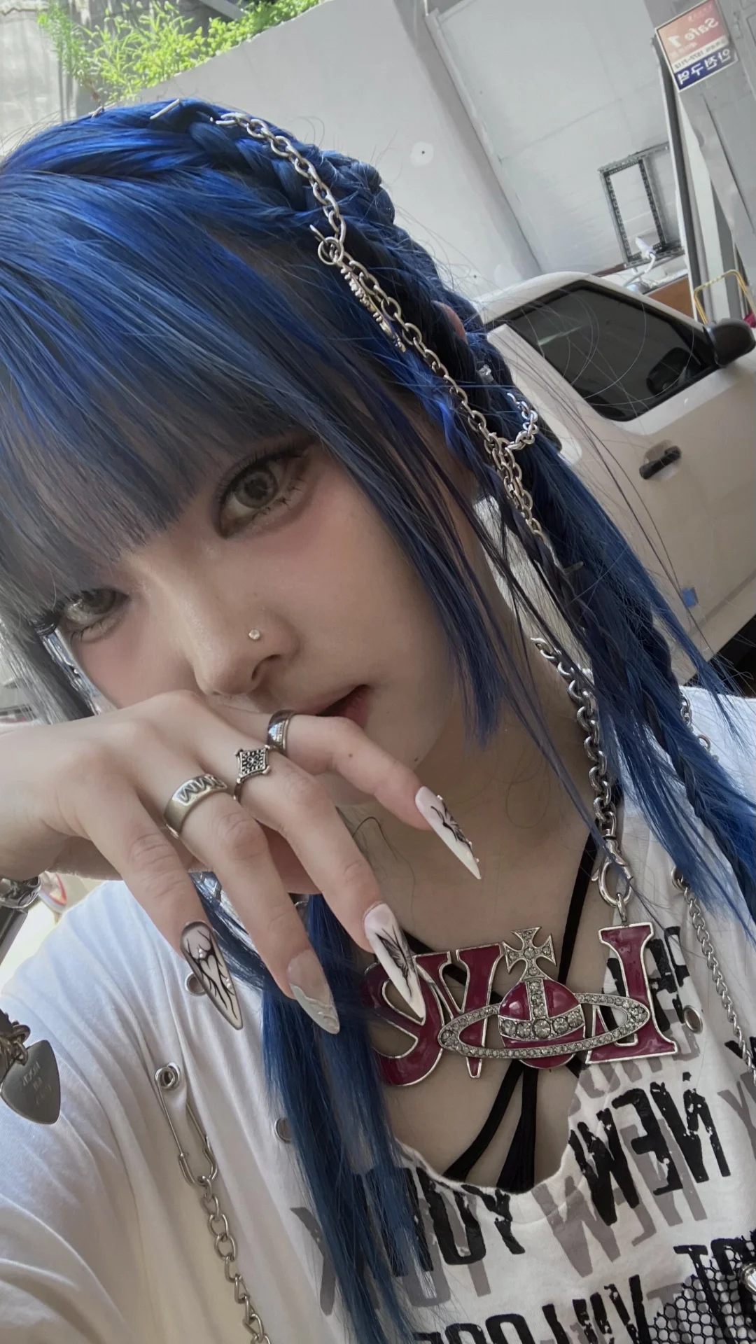 大家好，我是韩国音乐人DOHVVA