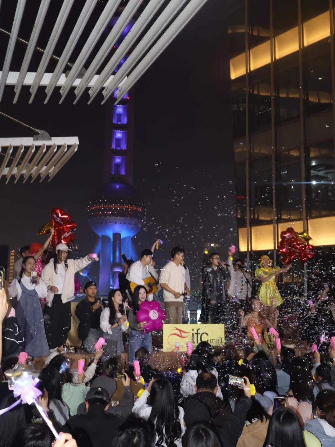 浪漫暴击🎈来ifc顶楼天台听了超棒的音乐节