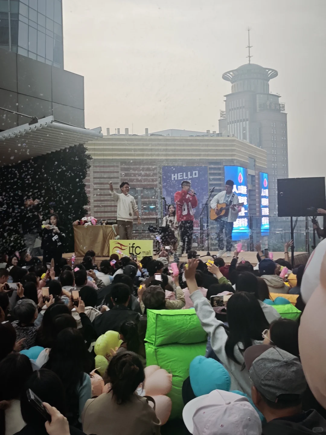 浪漫暴击🎈来ifc顶楼天台听了超棒的音乐节