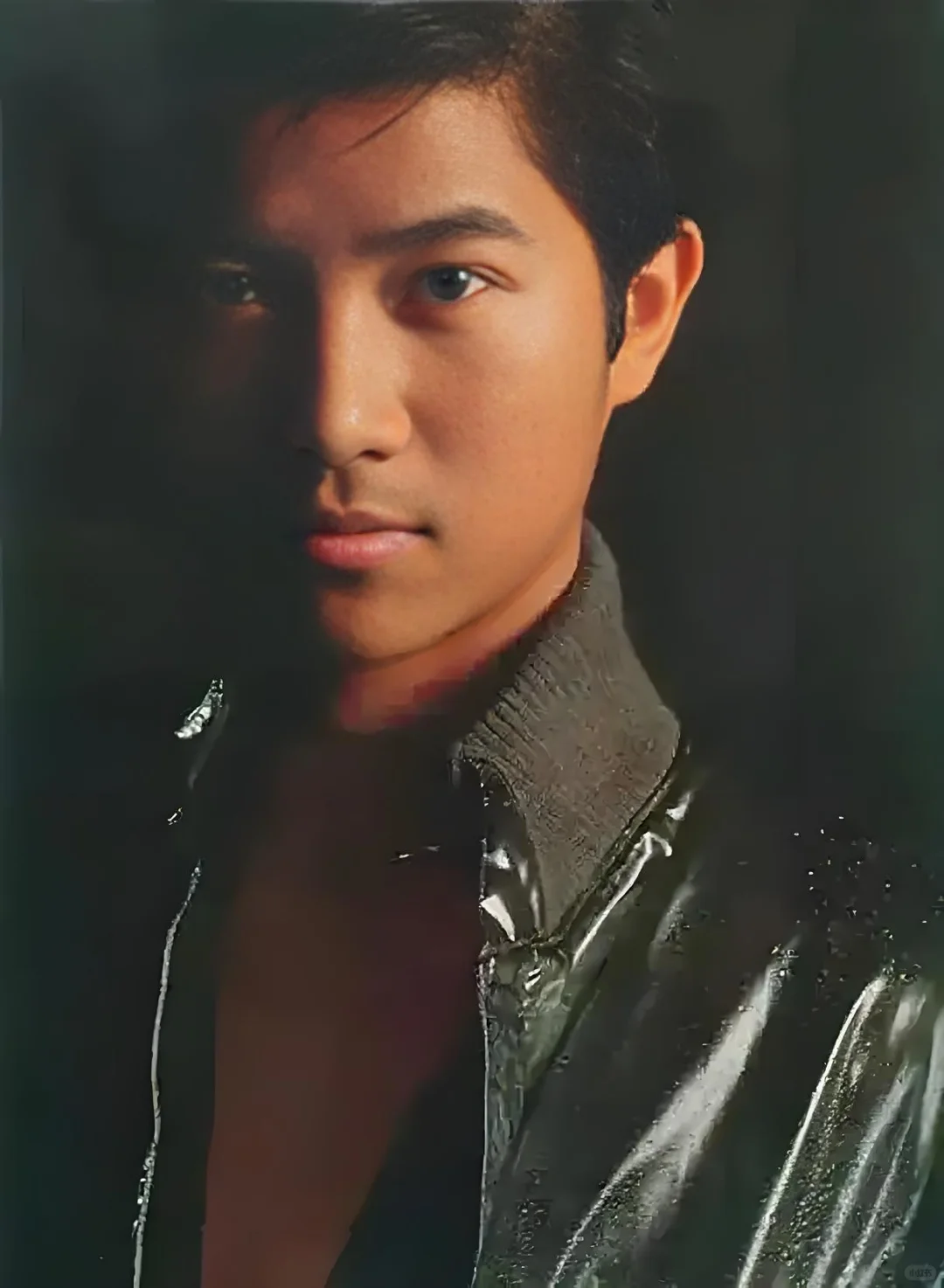 周启生:粤语乐坛的幕后与台前传奇