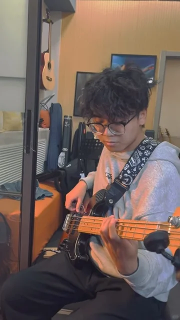 贝斯手周末放松身心🎵