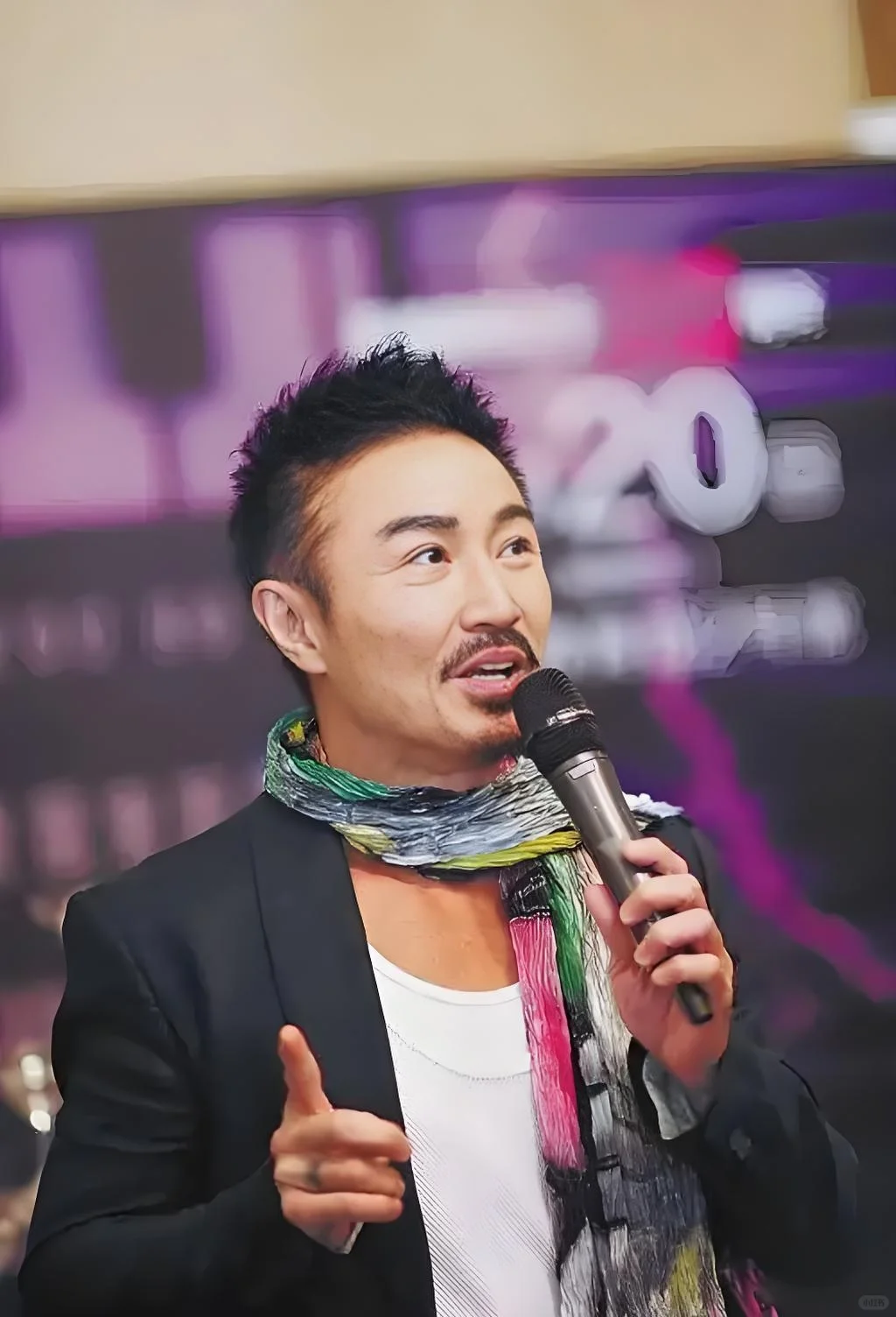 周启生：粤语乐坛的幕后与台前传奇