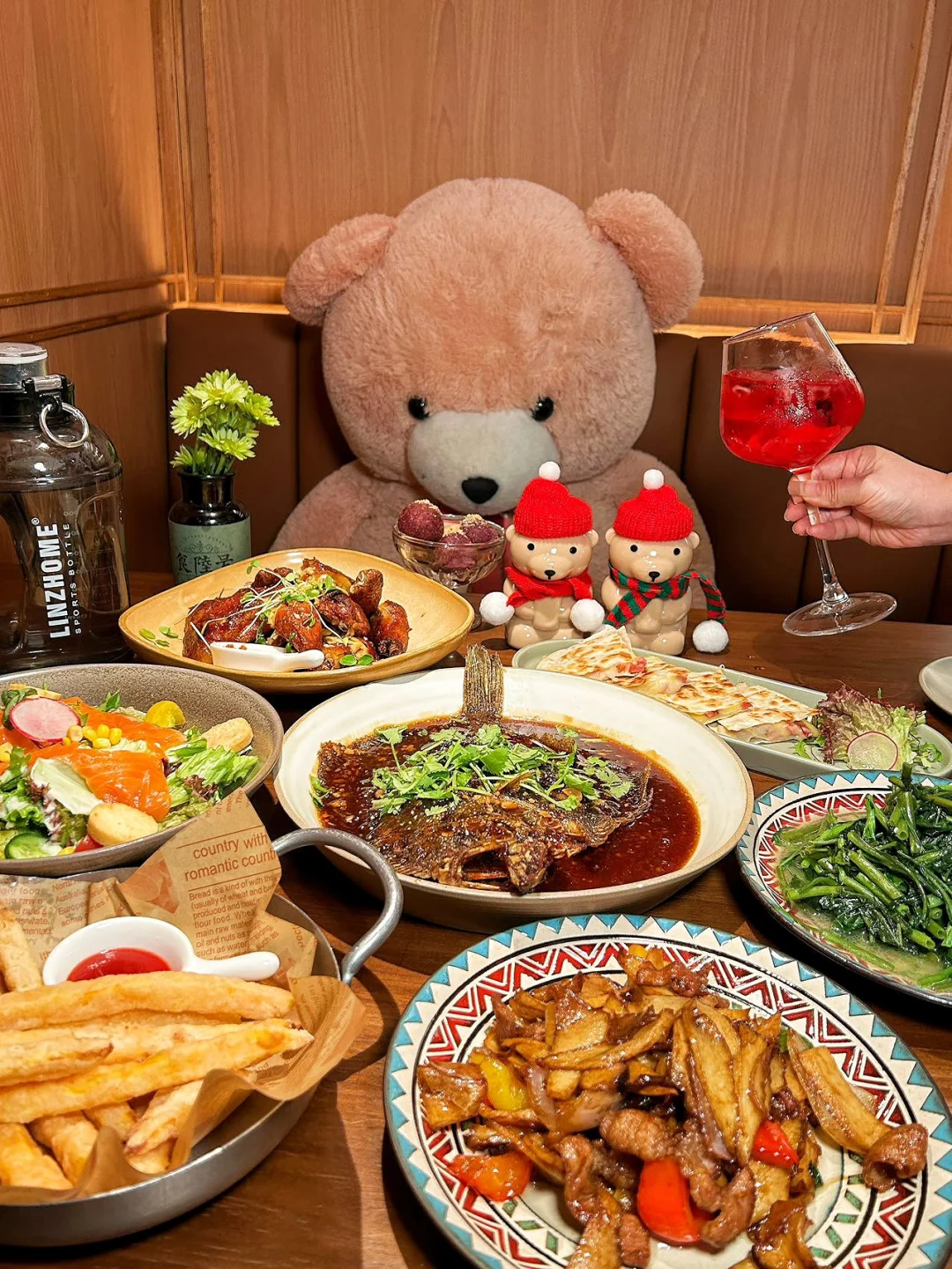 美美Sunday，手里握着咖啡！