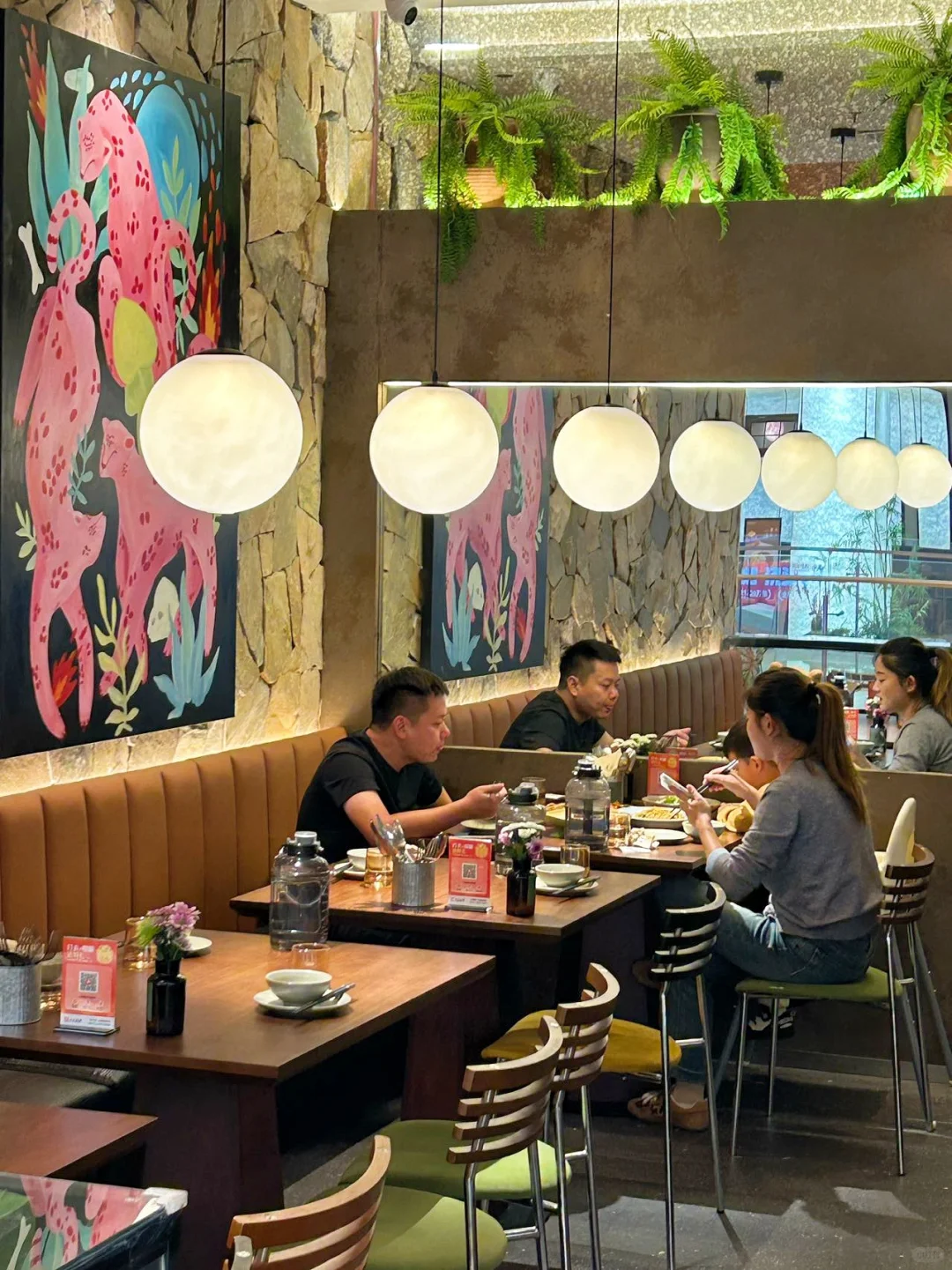 美美Sunday，手里握着咖啡！