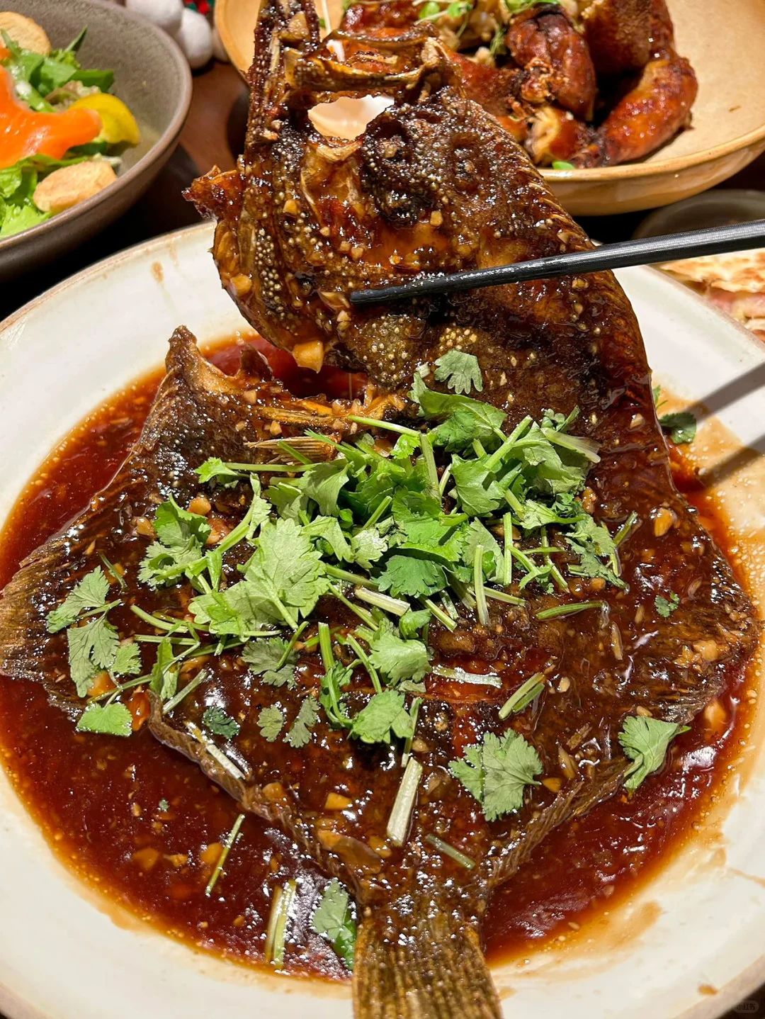 美美Sunday，手里握着咖啡！