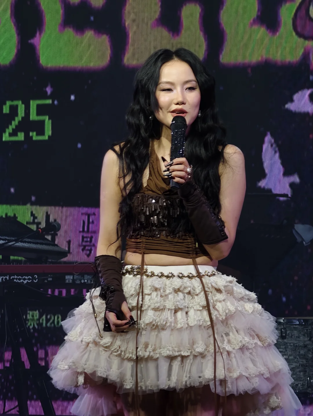 和黄龄的合影来了,还有1、2套皮肤的美照