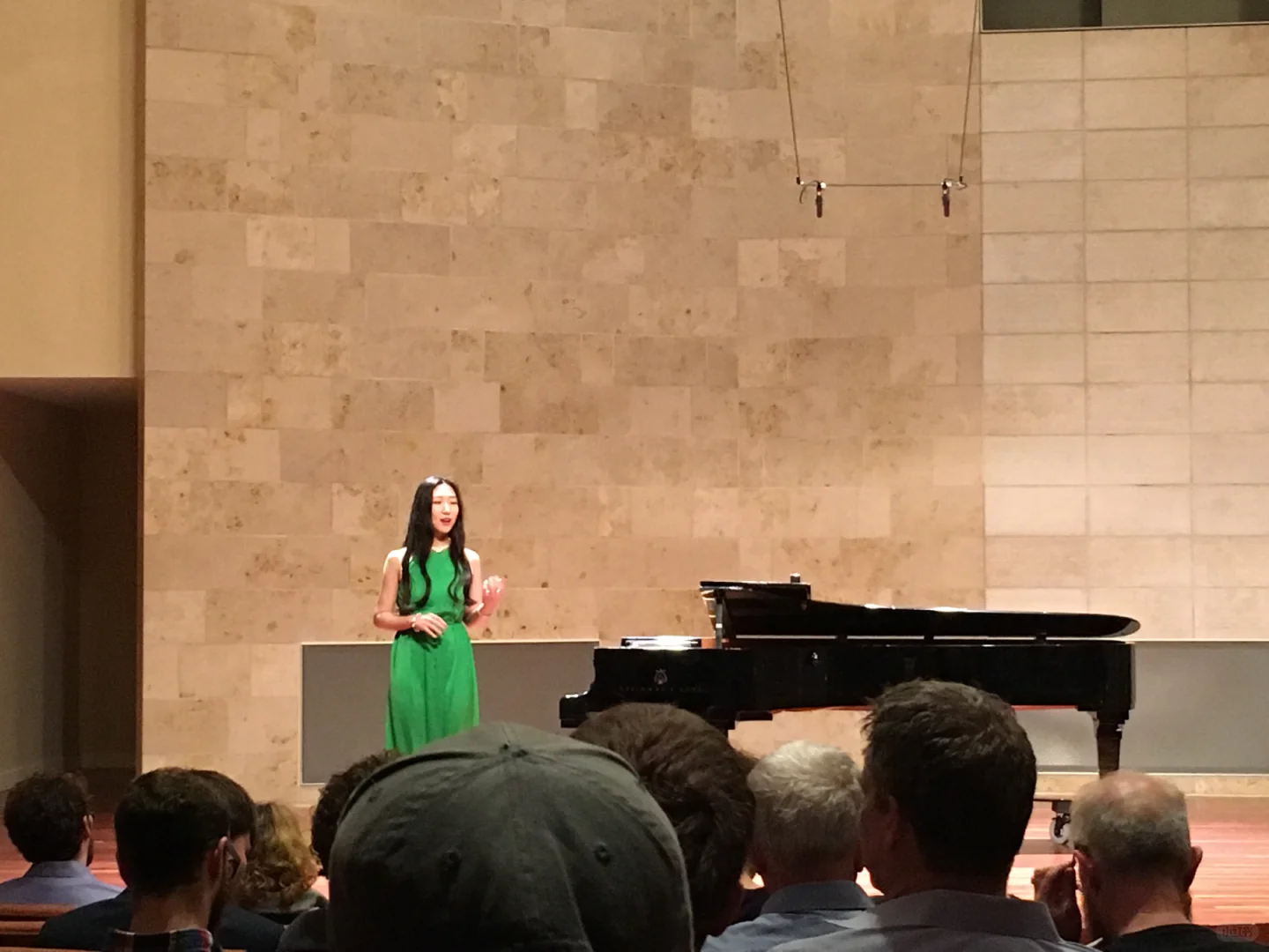 嗨嗨~认识一下!我是在LA的作曲人Zee🎶