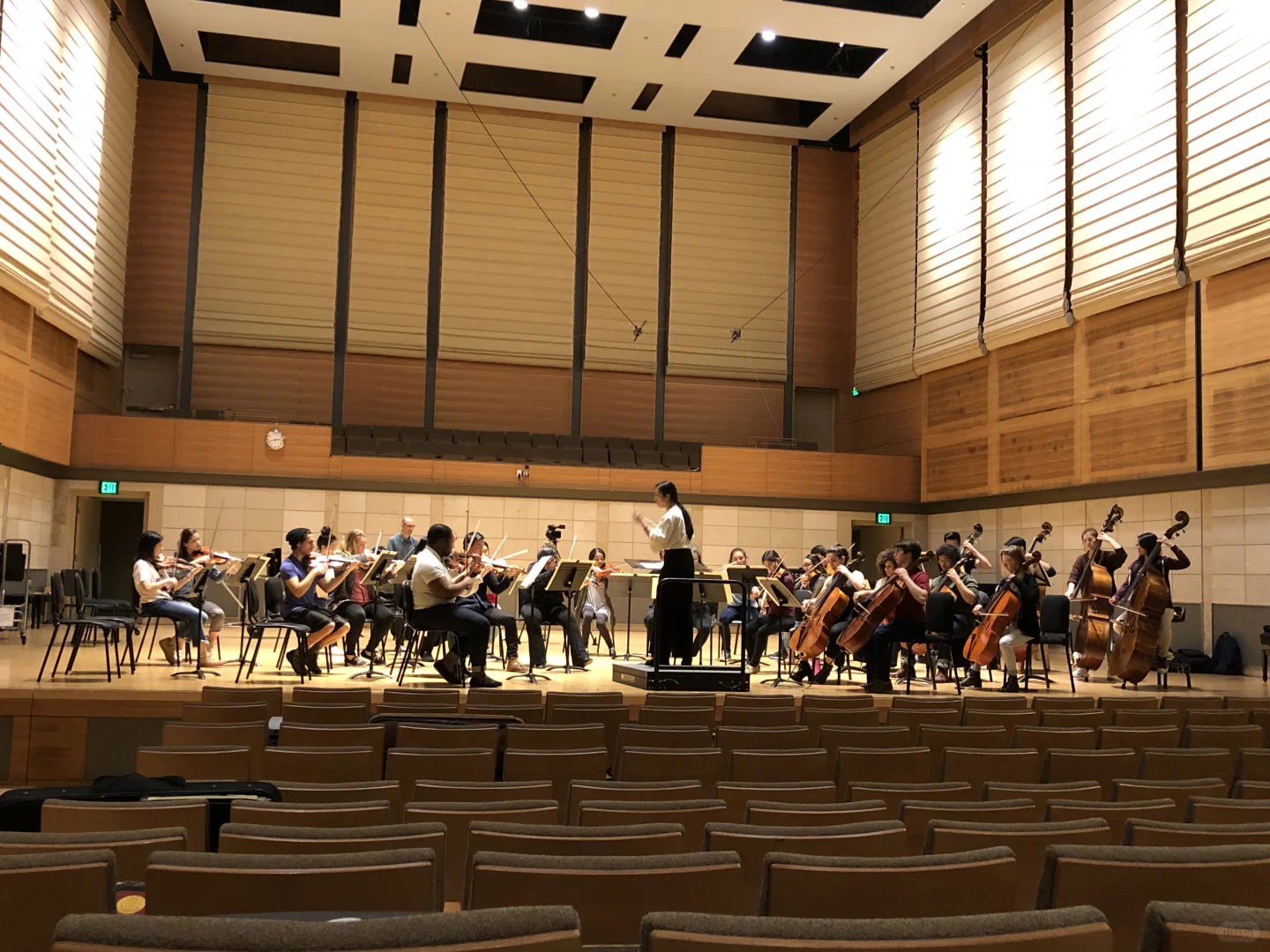 嗨嗨~认识一下!我是在LA的作曲人Zee🎶