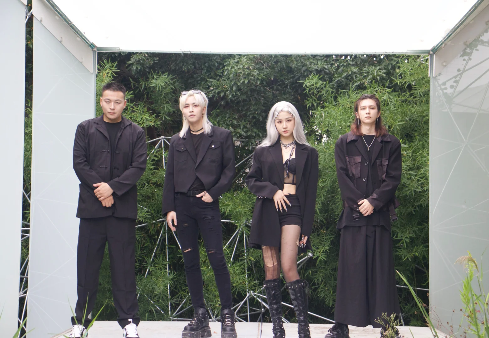 大家好,我们是来自上海的觅屿乐队