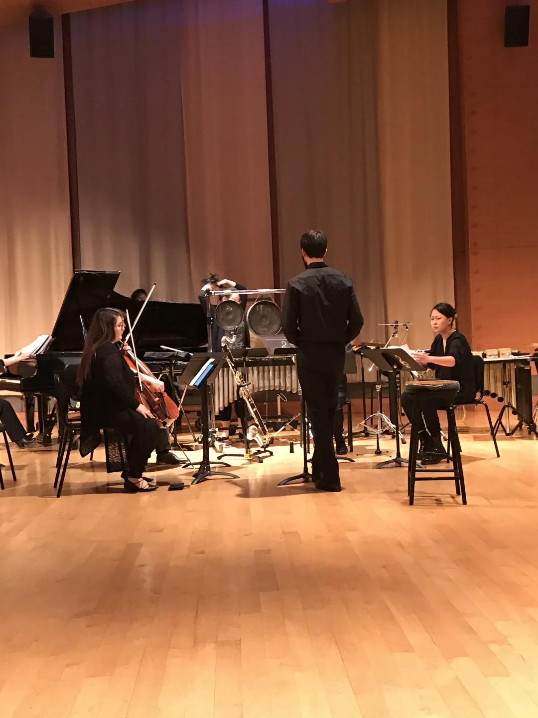 嗨嗨~认识一下!我是在LA的作曲人Zee🎶