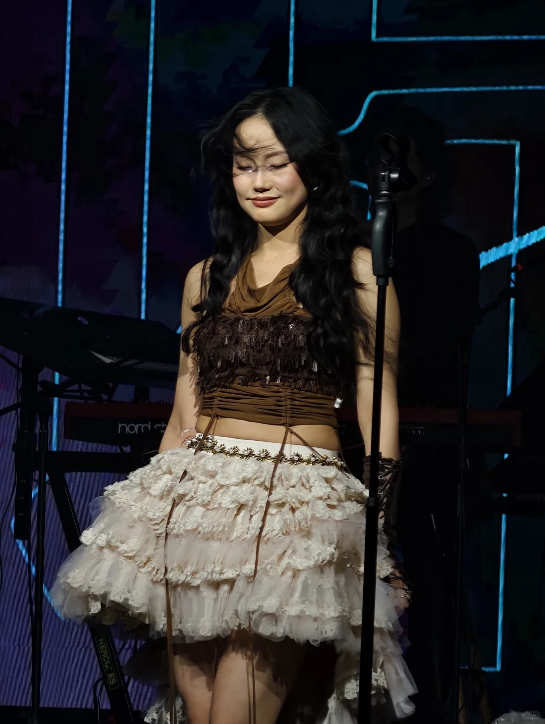 和黄龄的合影来了,还有1、2套皮肤的美照