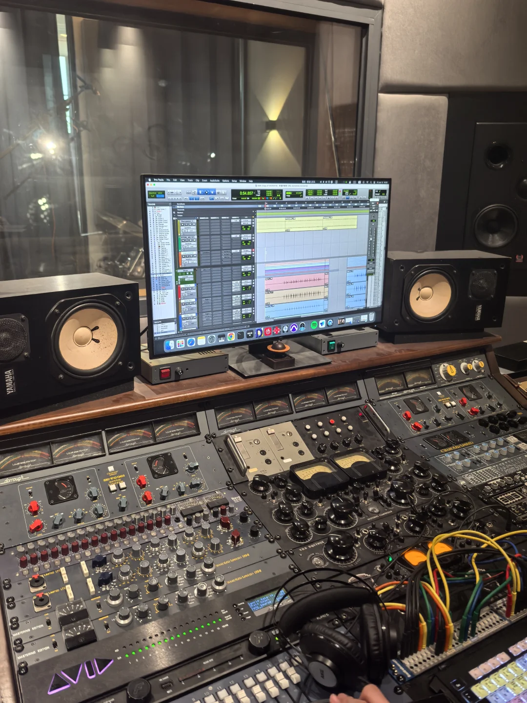 昨日工作:陪学生去录音棚做他乐队专辑