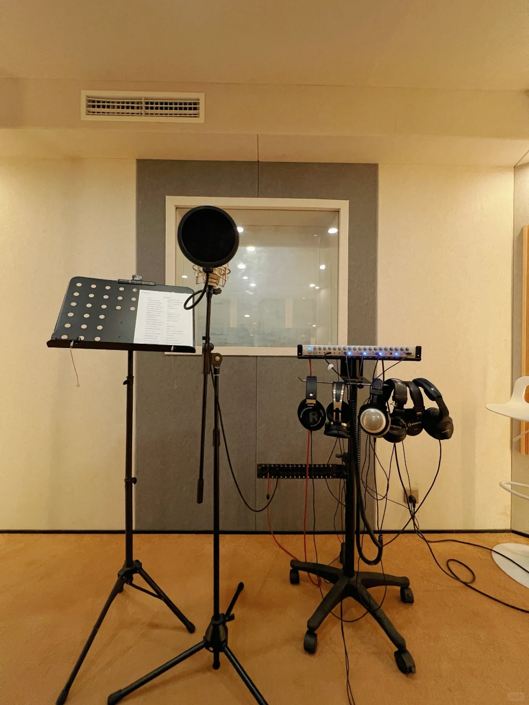 🎤 人生总要冲动一次吧！挑战去录音棚！