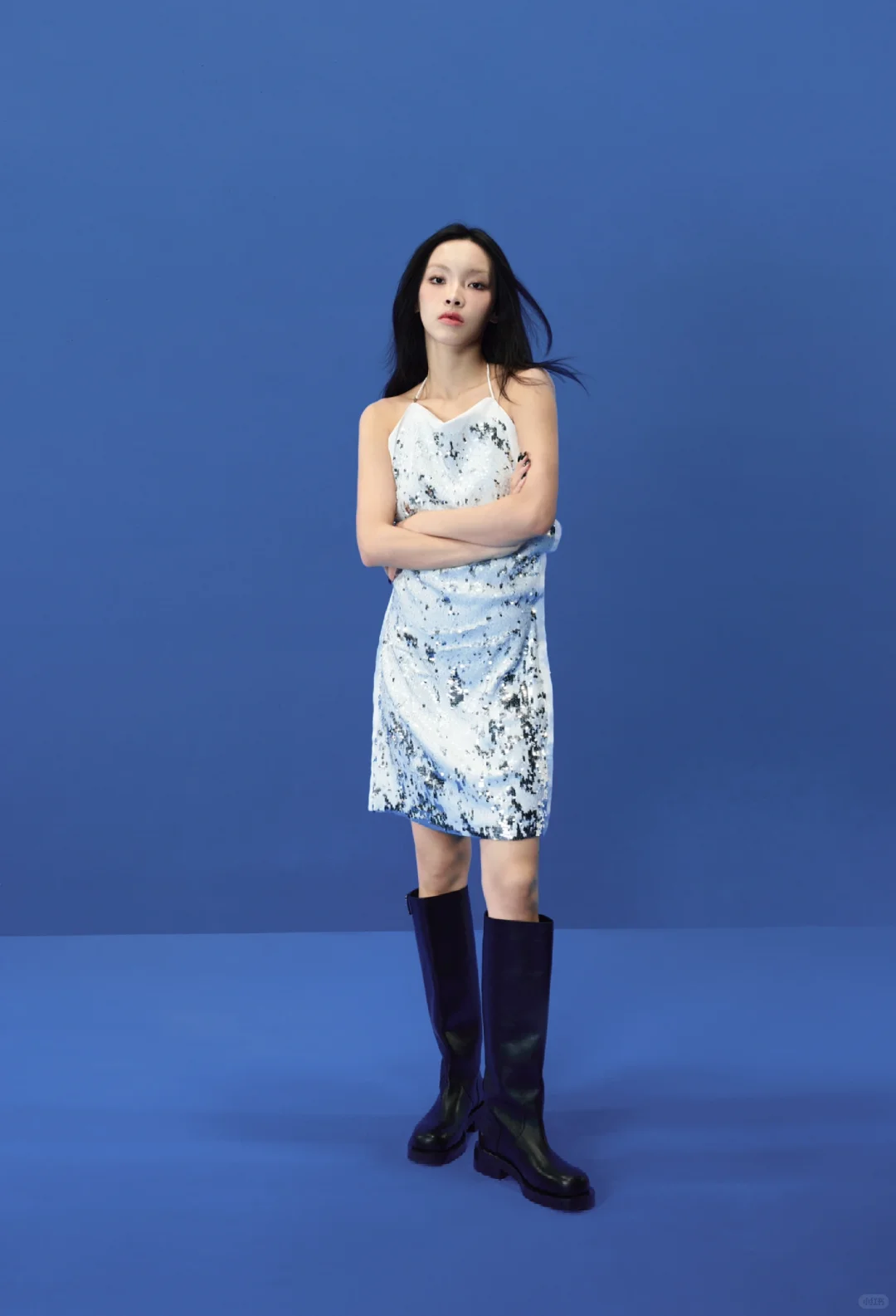 与刘柏辛轻盈律动,留迹摩登掠影