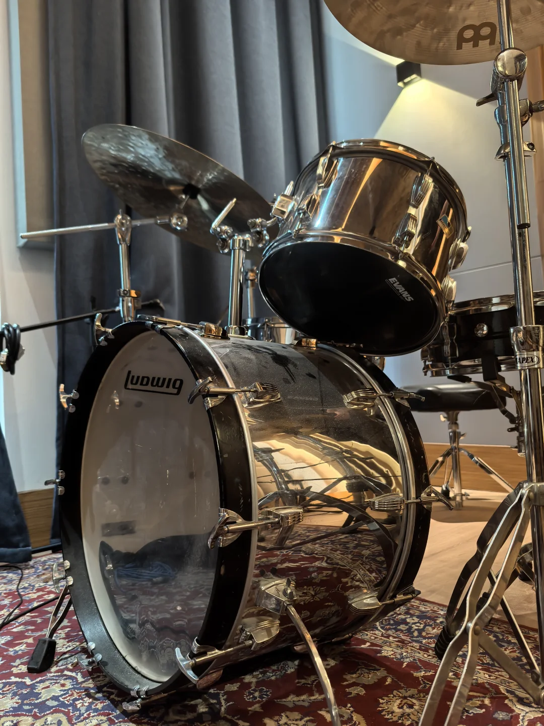 昨日工作:陪学生去录音棚做他乐队专辑