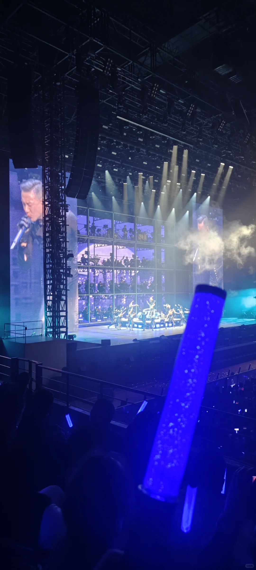 天王，他就在面前招手说笑🤚🏻