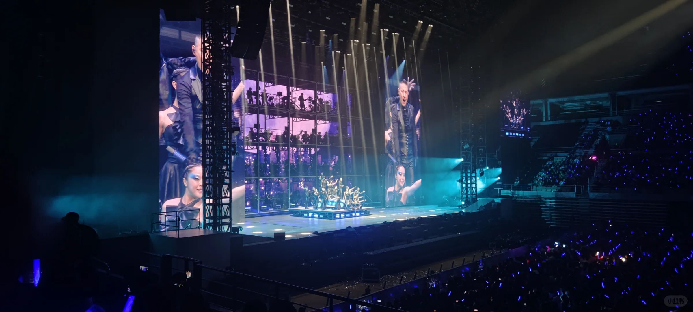 天王，他就在面前招手说笑🤚🏻