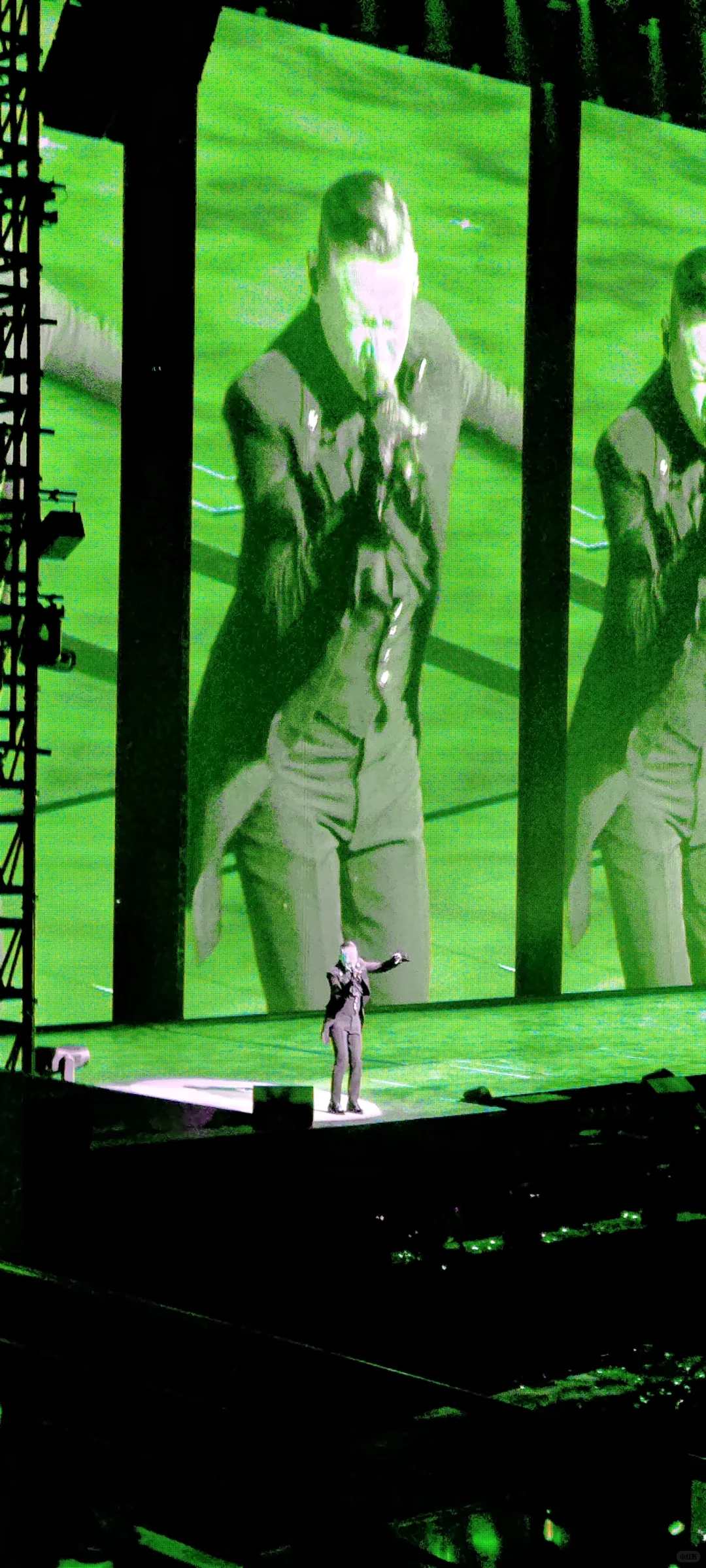 天王，他就在面前招手说笑🤚🏻