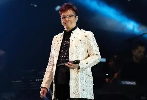 乐坛不老传奇谭咏麟：年年廿五，歌声贯五纪