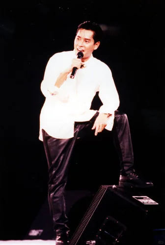 乐坛不老传奇谭咏麟：年年廿五，歌声贯五纪