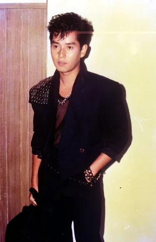 乐坛不老传奇谭咏麟：年年廿五，歌声贯五纪