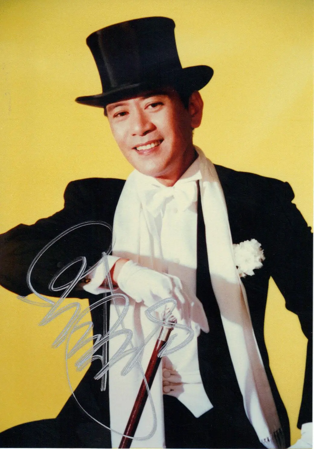 乐坛风骨，经典永存——记歌者罗文