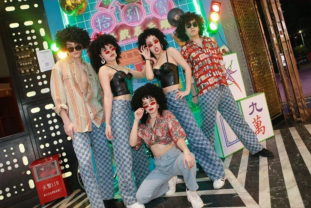 香港这个Cantopop Disco，老派约会直接封神