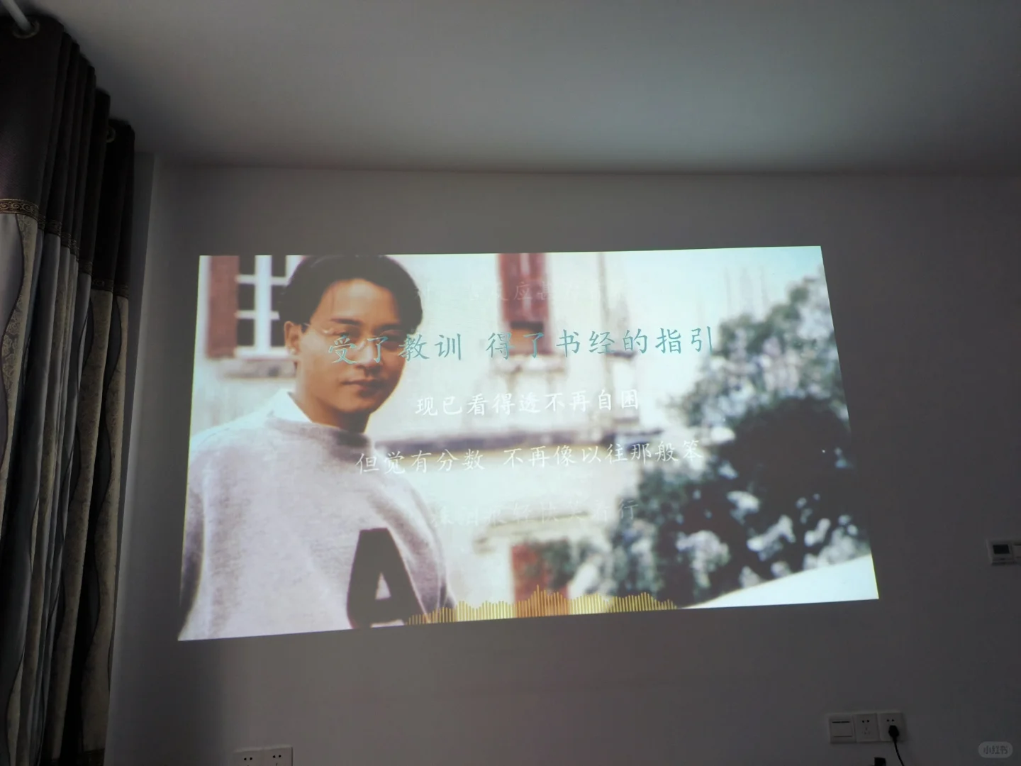 张国荣的歌真的经典，每首都耐听，听不腻的