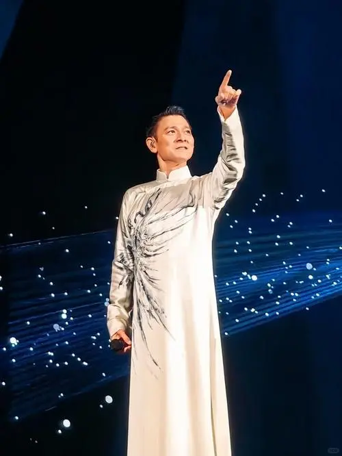 刘德华开嗓全网DNA沸腾！40年封神之路，一句