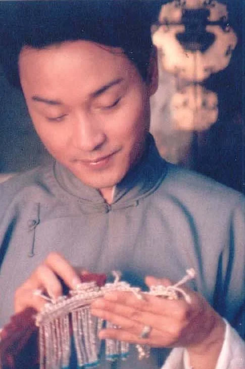 “我本是男儿郎，又不是女娇娥”——《霸王别姬》