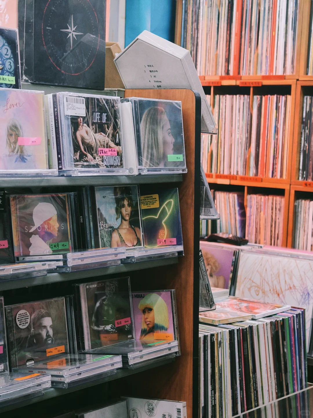 在大连，没想到黑胶唱片店里还有这个！！