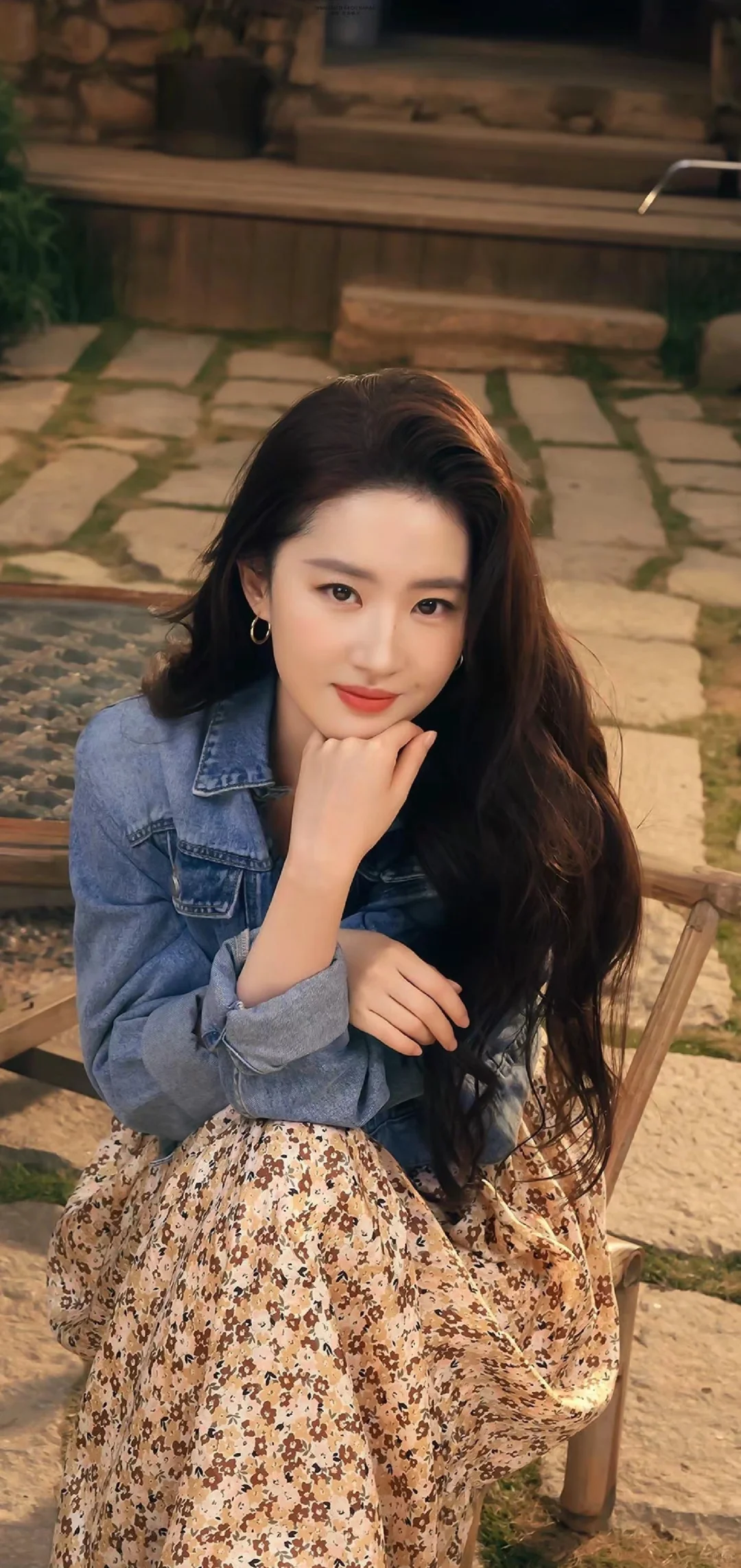 《再回首》《凭着爱》国语粤语均上红榜