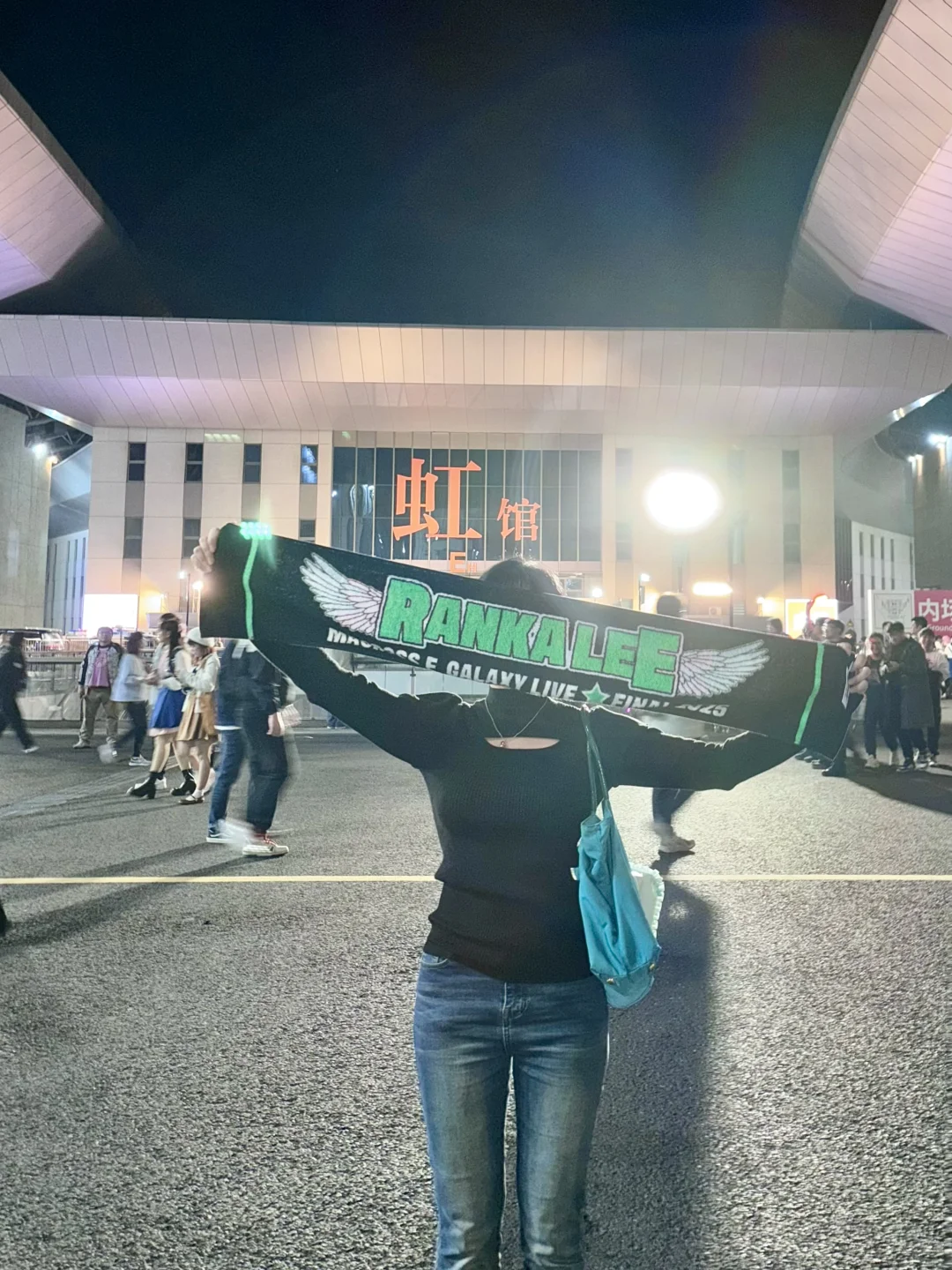 有个人就这样哭成大奋了