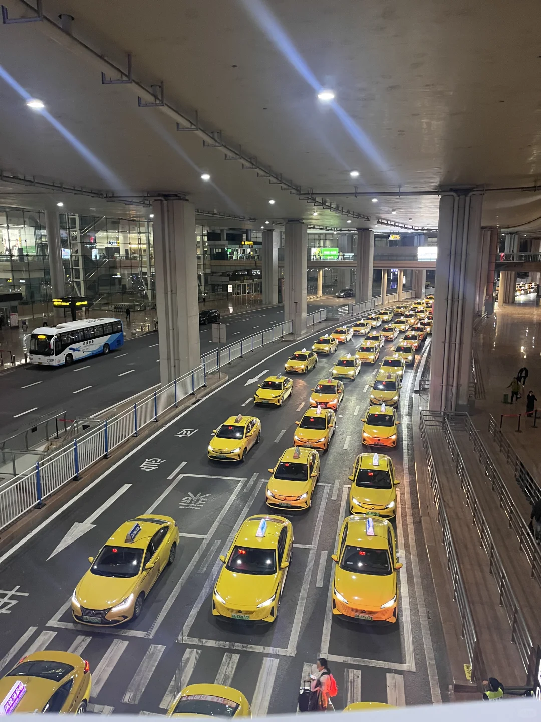 沉浸式体验！航站楼进站第一视角